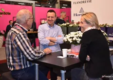 Hans van Gorcum van Royal Lemkes in gesprek met Kris Verhagen en Petra Brachenier van FlorAmor.